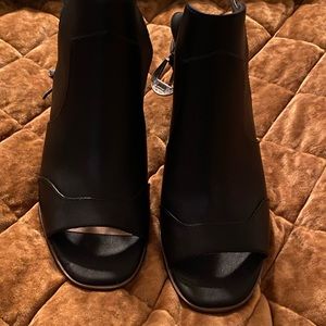 Size 8 Seychelles Black Peep Toe Booties